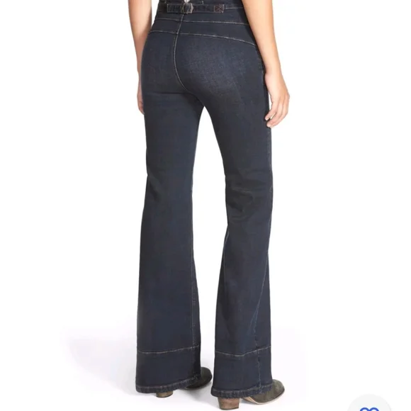 Free Peopleβ Bewick Flare Legs Jeans Size 26 - Picture 8 of 16